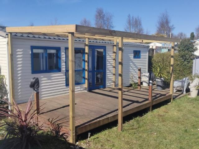 Création d’une terrasse avec pergola bois et entoilage à Saint Michel des loups